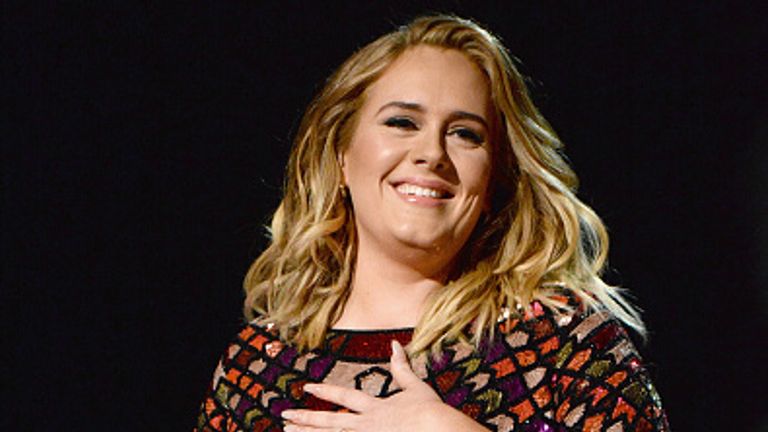 Adele will host Saturday Night Live on 24 October 