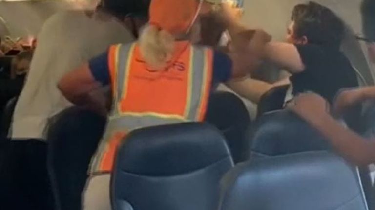 Fight breaks out over mask on an Arizona Utah flight