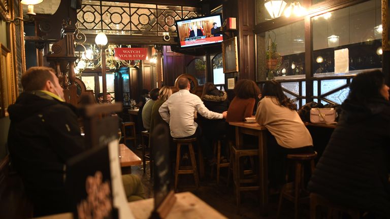 LONDON, ENGLAND - OCTOBER 31: People watch a TV screen in the Red Lion Pub in Westminster as UK Prime Minister Boris Johnson announces a four week England lockdown on October 31, 2020 in London, England. (Photo by Peter Summers/Getty Images)