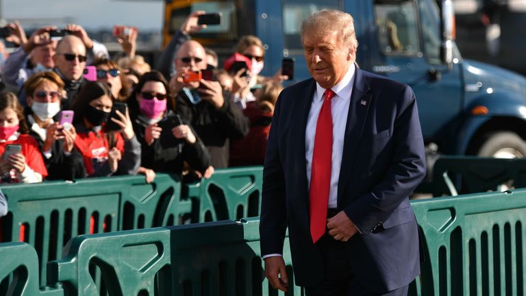 US President Donald Trump speaks with supporters as arrives at Minneapolis?Saint Paul International Airport in Minneapolis, Minnesota, on September 30, 2020. - Trump will hold a campaign event in Duluth, Minnesota. (Photo by MANDEL NGAN / AFP) (Photo by MANDEL NGAN/AFP via Getty Images)