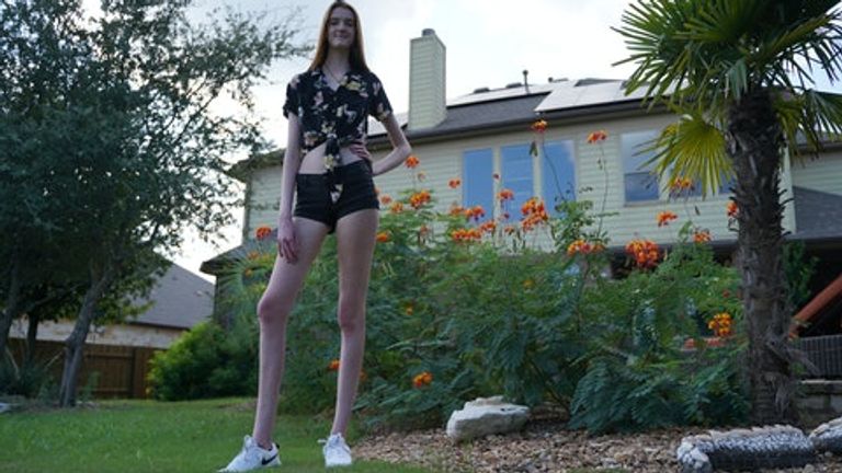 Seventeen-year-old Maci Currin is 6ft 10in tall