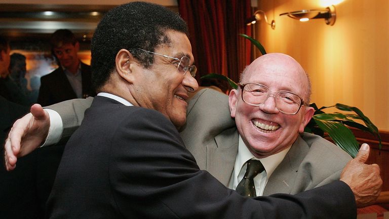 Nobby Stiles greets Eusebio at a Manchester United and Benfica reunion dinner