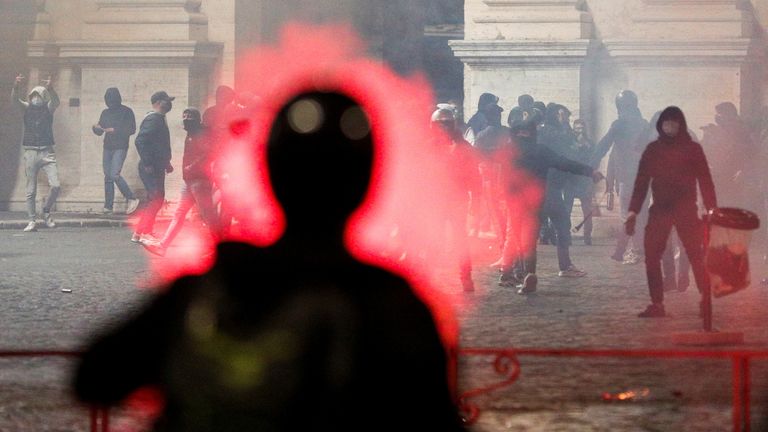 
SENSITIVE MATERIAL. THIS IMAGE MAY OFFEND OR DISTURB Far right demonstrators clash with police during a protest over the restrictions put in place to curb the coronavirus disease (COVID-19) infections in Rome, Italy October 27, 2020. REUTERS/Guglielmo Mangiapane
