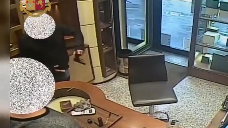 Italian police managed to foil a robbery attempt while a man with a gun attempted to steal £68,000 (€75,000) worth of timepieces