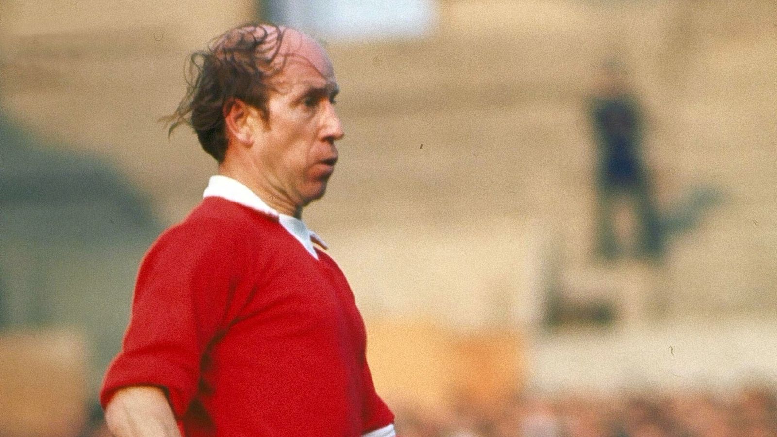 Sir Bobby Charlton: England 1966 World Cup hero and Manchester United ...