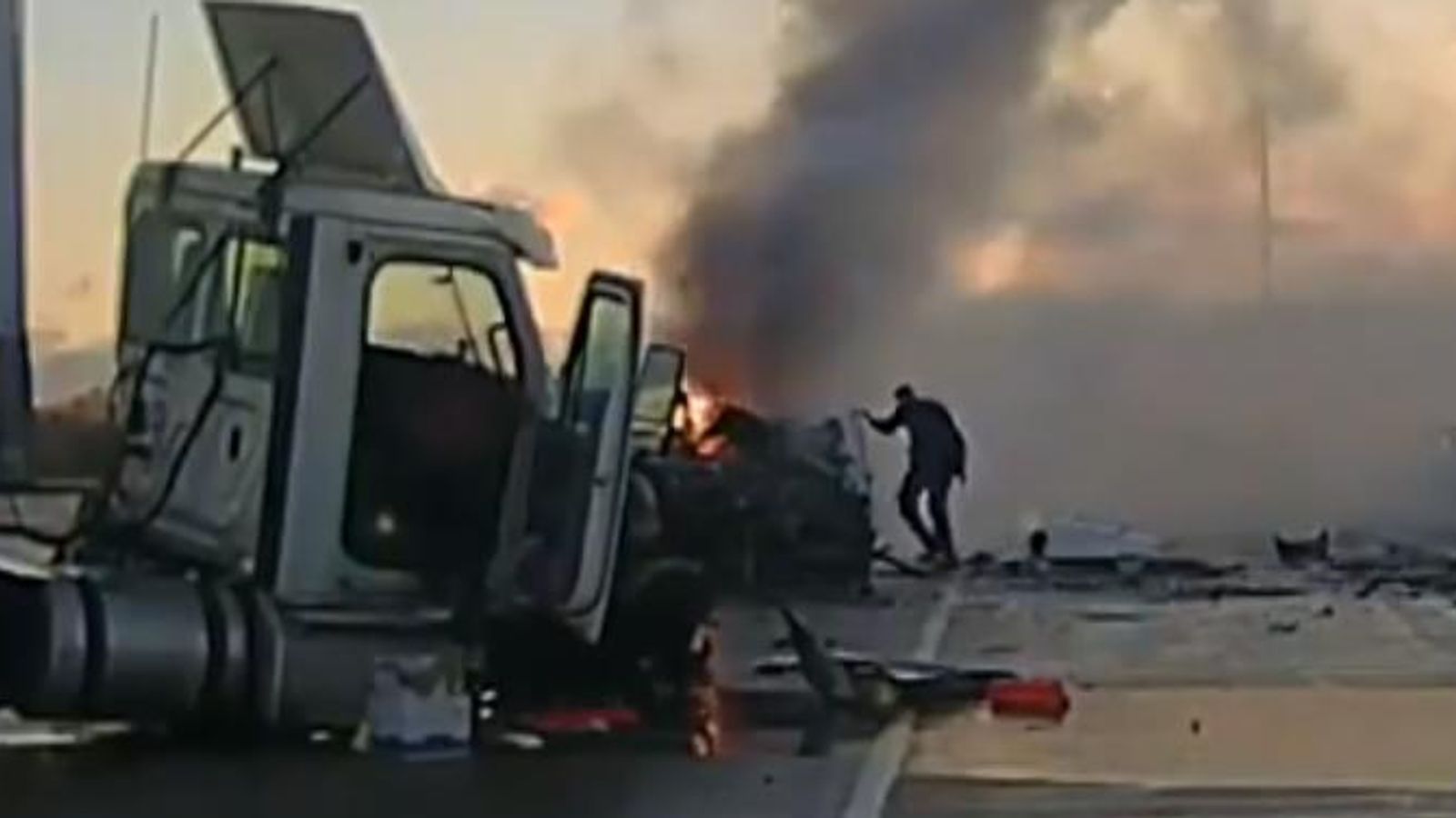 US: Police officer rescues man from burning vehicle after crash | US ...