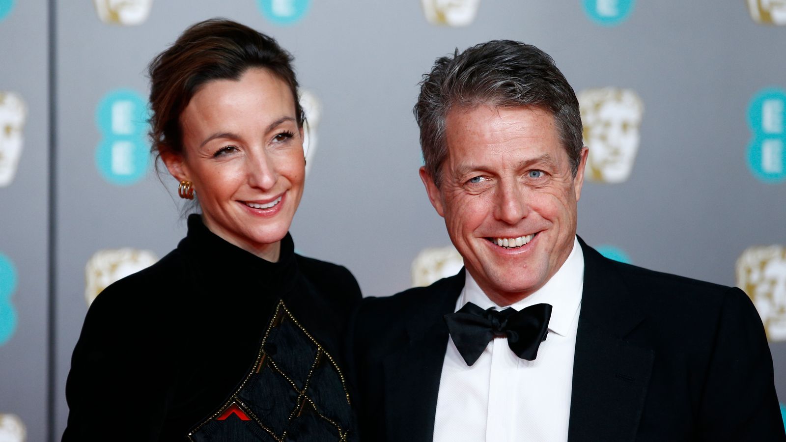 Hugh Grant reveals his 'panic' at discovering he had coronavirus in(02)