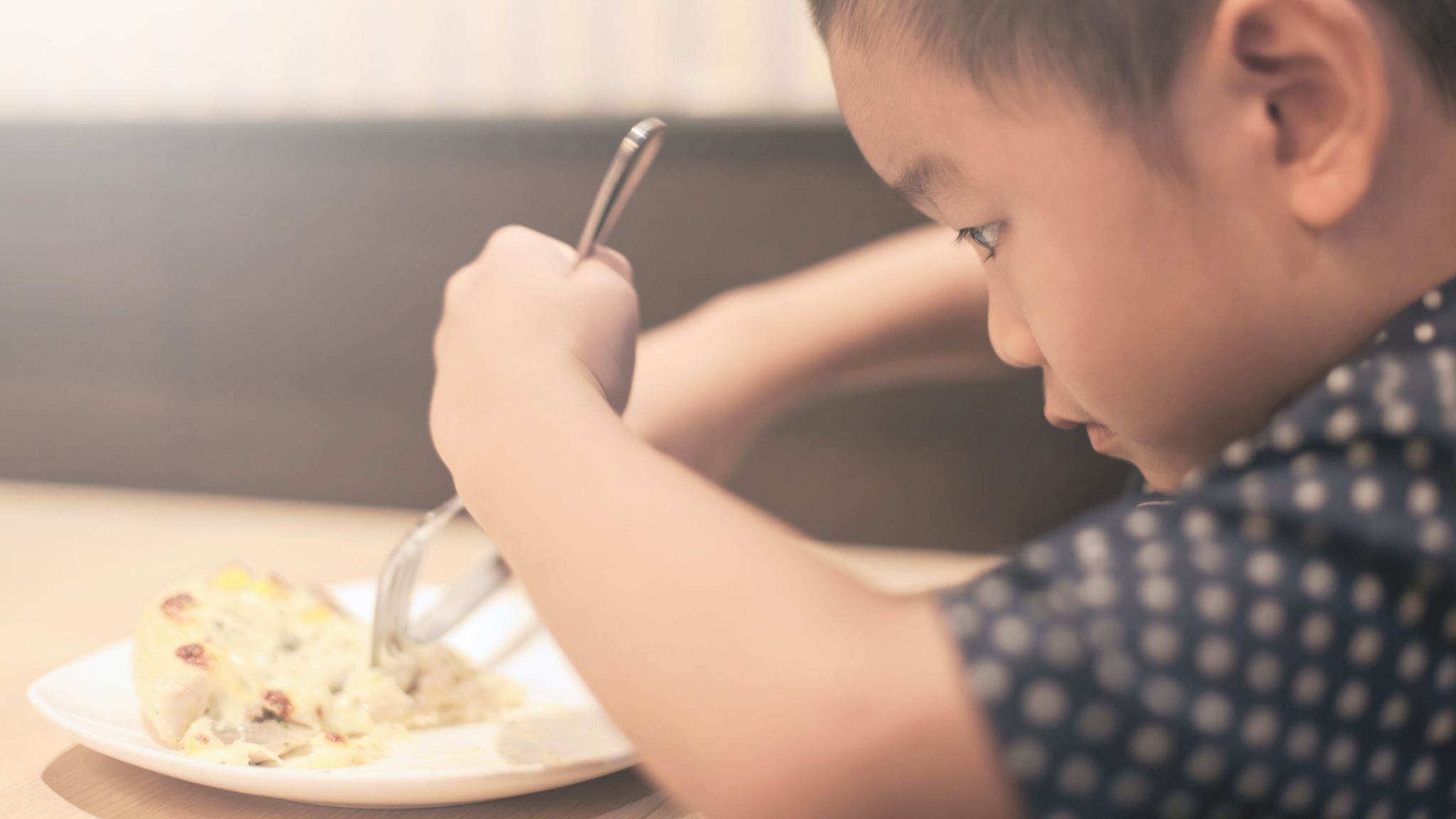 Coronavirus Children how to use a knife and fork in