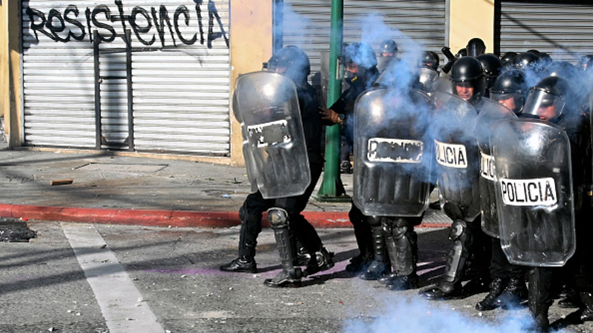 Guatemala protesters set fire to congress as violence erupts over