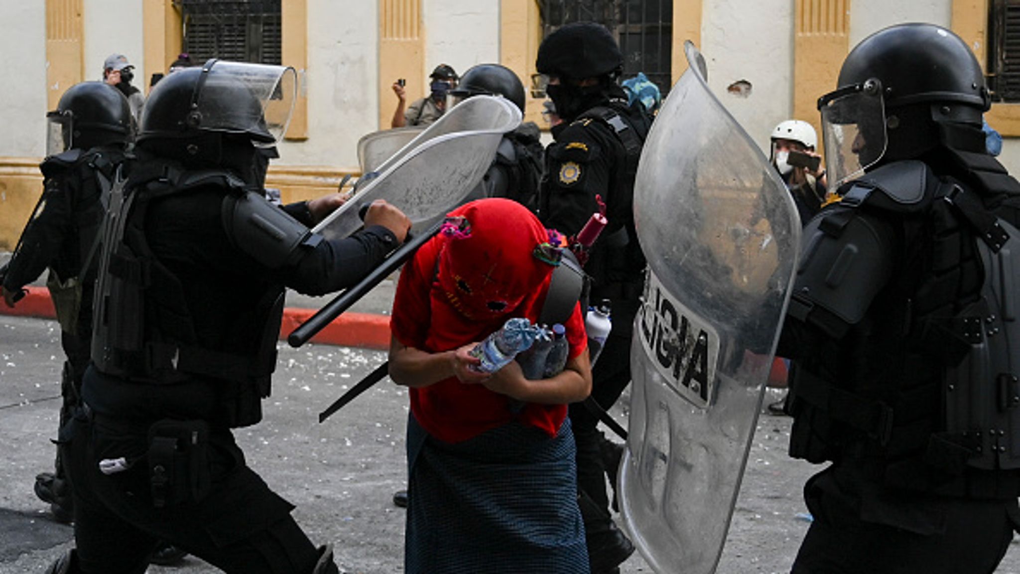 Guatemala protesters set fire to congress as violence erupts over