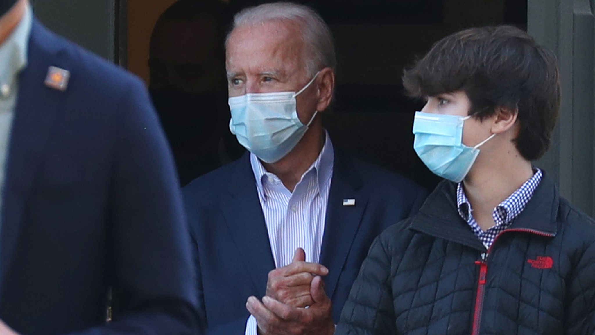 Hunter Biden Grandson : Joe Biden Seen Hugging His Grandson Hunter As ...