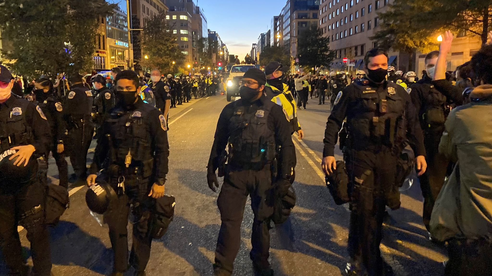 US election 2020: Arrests as trouble flares in Washington DC after ...