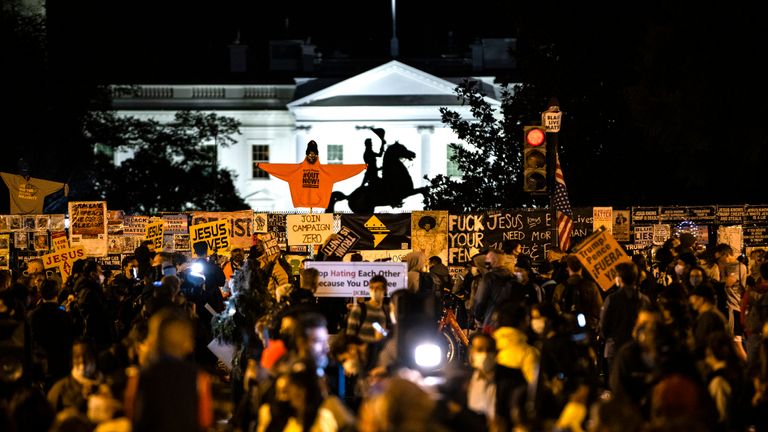 WASHINGTON, DC - NOVEMBER 3: People gather at Black Lives Matter Plaza in front of the White House on Election Day, November 3, 2020 in Washington, DC.  This year's historic presidential elections between President Donald Trump, incumbent and Democratic candidate Joe Biden are beginning to come to an end, although final results are not expected in the coming days as states take longer to count levels. history of mail ballots.  (Photo by Samuel Corum / Getty Images)