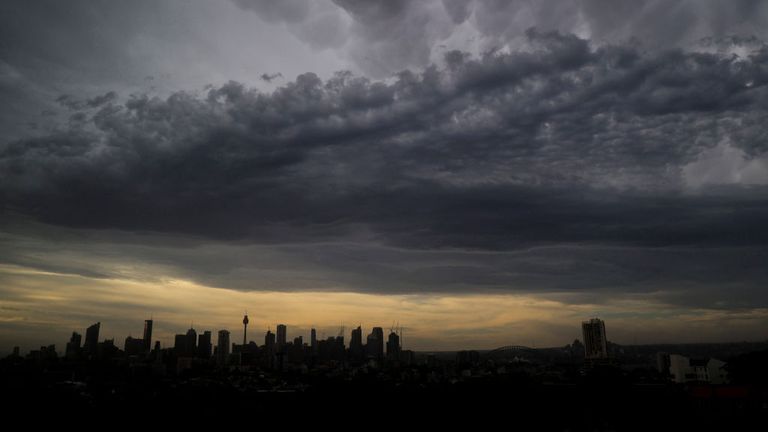 Australia Weather Sydney Struggles To Sleep During Hottest November Night On Record As Bushfires Burn World News Sky News