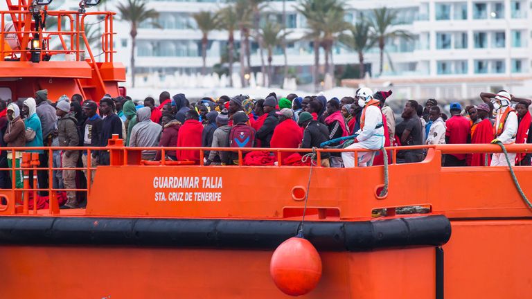 Migrants arrive aboard a Spanish maritime rescue boat after being rescued at sea south of Spain&#39;s Canary Islands at the port of Arguineguin on the island of Gran Canaria, Spain, June 18, 2018. REUTERS/Borja Suarez
