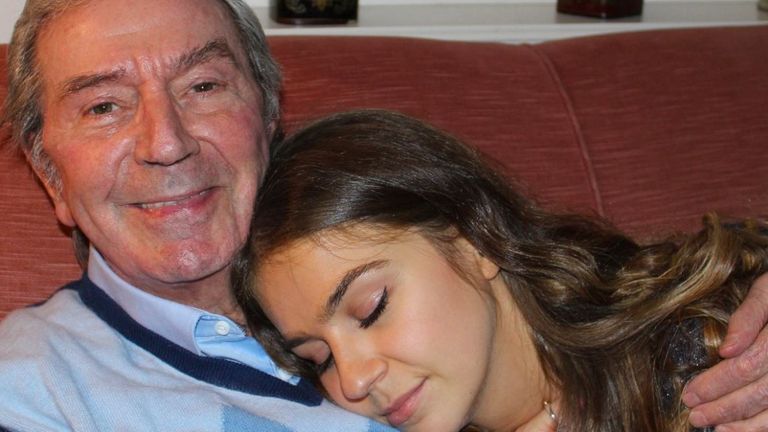 One of the last photos taken of Des O&#39;Connor back in October, with his daughter Kristina. Pic: Twitter/@tarantwina

