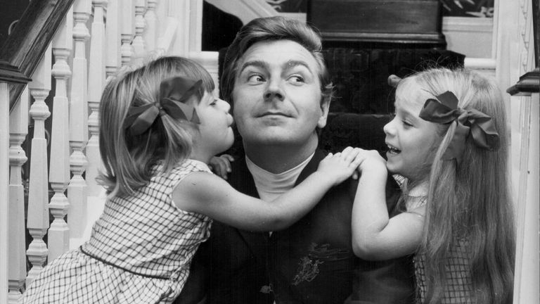 O&#39;Connor with daughters Samantha and Tracy in the 1960d