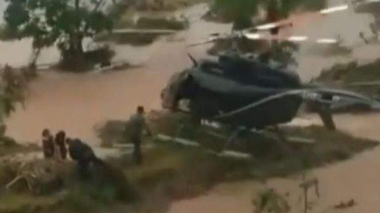 Helicopters airlift stranded flood victims in Honduras