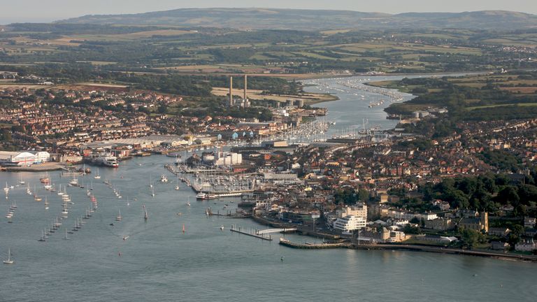 ISLE OF WIGHT, ENGLAND - SEPTEMBER 2006 : On the Northern coastline of the Isle of Wight is picturesque nautical town of Cowes. on 5th SEPTEMBER 2006. (Photo by David Goddard/Getty Images)
