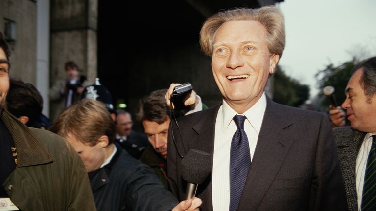 Conservative politician Michael Heseltine makes his feelings plain on the day of party leader Margaret Thatcher&#39;s resignation