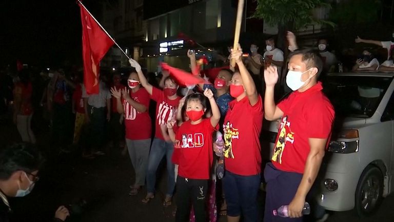 Aung San Suu Kyi supporters celebrate early election result