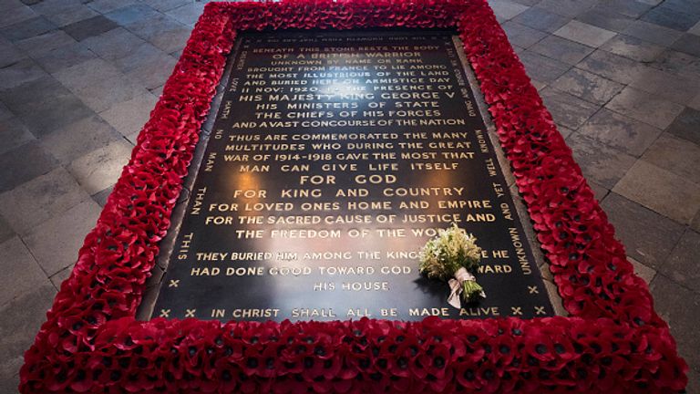 The Duchess of Sussex's wedding bouquet rests on the tomb of the unknown warrior LONDON, ENGLAND - MAY 20: The Duchess of Sussex's wedding bouquet is placed on the tomb of the unknown warrior in the west aisle of the Abbey of Westminster on May 20, 2018 in London, London, England.  The resting place contains the remains of a World War I soldier who has become the symbol of the nation's war dead.  (Photo by Victoria Jones - WPA Pool / Getty Images)