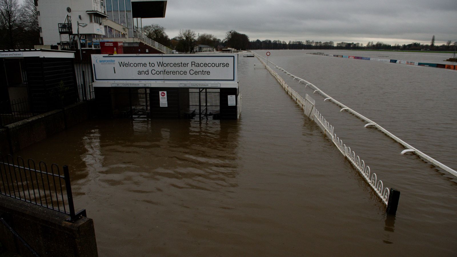 UK weather: Storm Bella to bring 80mph winds and heavy rain from Boxing ...
