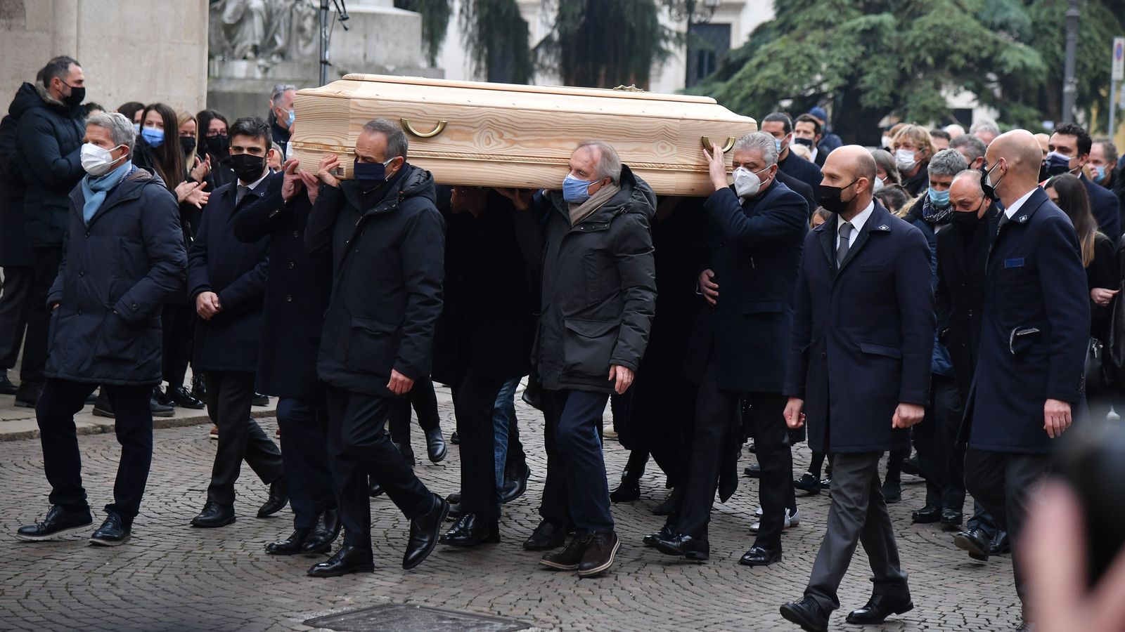 Paolo Rossi: Italy football legend's home burgled during his funeral ...