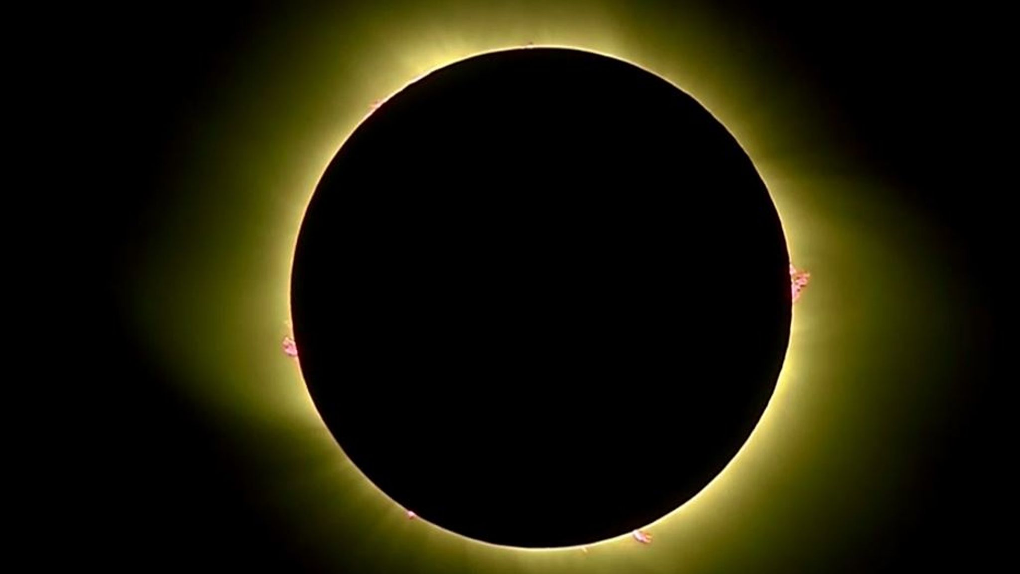 L'eclissi solare totale abbaglia il pubblico in America Latina