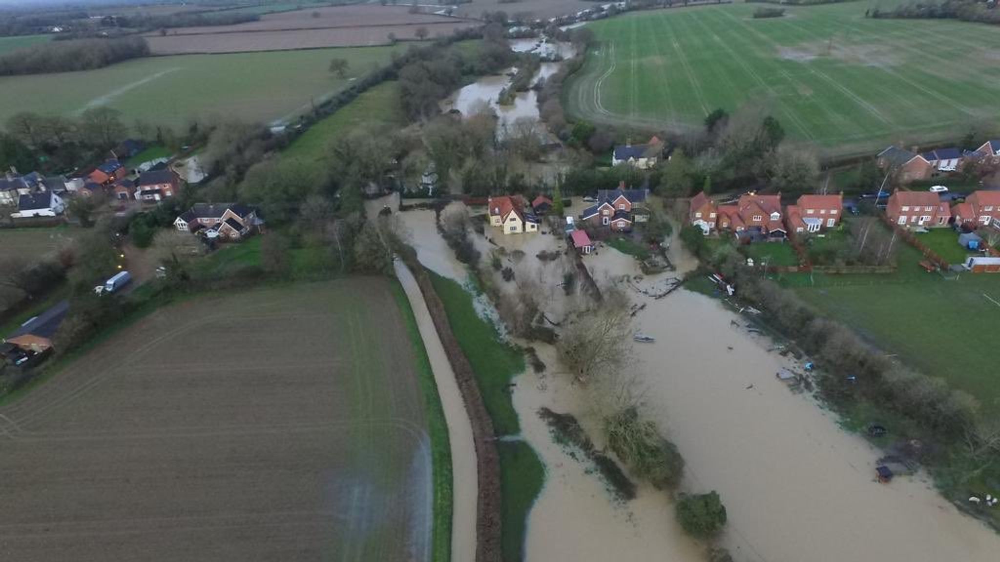 UK weather: Storm Bella to bring 80mph winds and heavy rain from Boxing ...