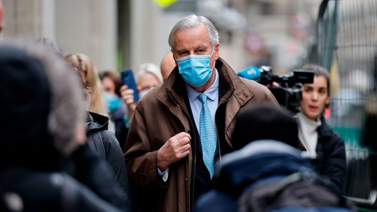 EU chief negotiator Michel Barnier, wearing a protective face covering to combat the spread of the coronavirus, walks to a conference centre in central London on December 4, 2020 as talks continue on a trade deal between the EU and the UK. - With just a month until Britain's post-Brexit future begins and trade talks with the European Union still deadlocked, the UK government on Tuesday urged firms to prepare as it scrambles to finish essential infrastructure. (Photo by Tolga Akmen / AFP) (Photo by TOLGA AKMEN/AFP via Getty Images)