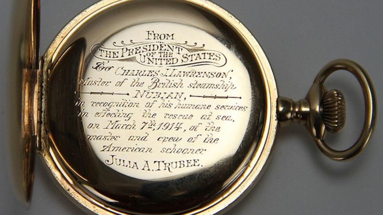 Undated handout photo issued by the Metropolitan Police of a pocket watch presented by former US president Woodrow Wilson which has been stolen from an antiques shop in north London. The 14 carat gold time piece, worth up to GBP 20,000, was taken from the store in Pierrepont Arcade, Islington, north London at around 12.30pm on Saturday by a man who pretended he wanted to buy a vase.