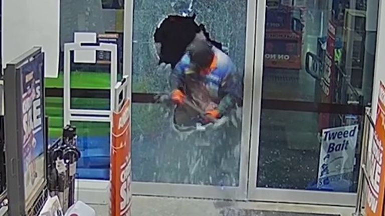 Police search for smash-and-grab suspects
