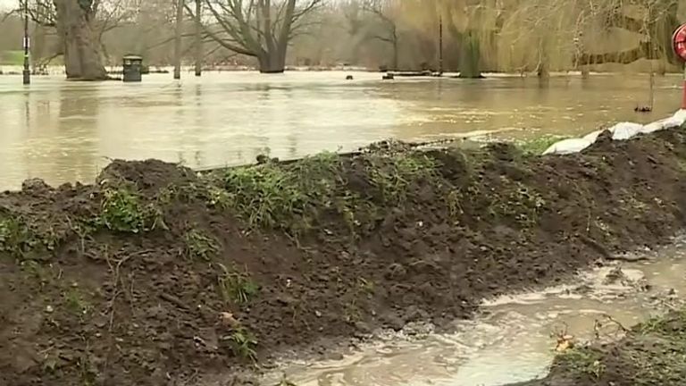 Bedford locals have pulled together to form trenches and sandbag walls to fight the rising floodwaters. 