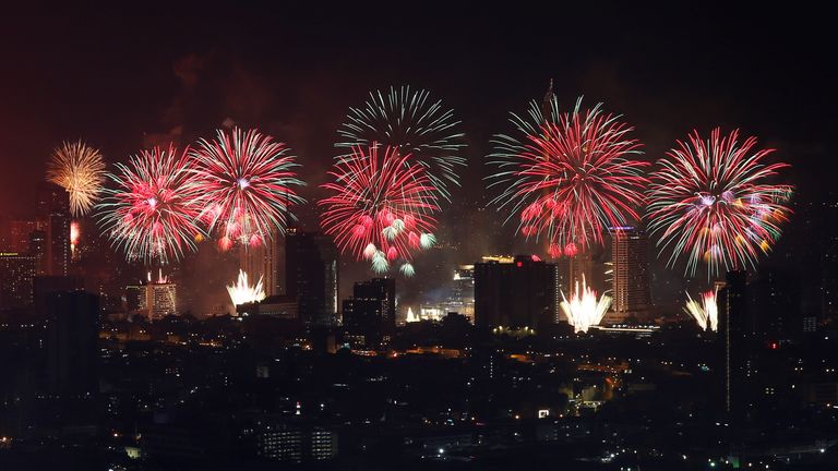 New Year&#39;s Eve celebrations in Bangkok
Fireworks explode on New Year&#39;s Eve during the coronavirus disease (COVID-19) outbreak, in Bangkok, Thailand January 1, 2021. REUTERS/Soe Zeya Tun