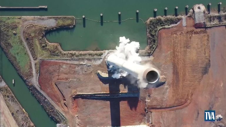 Authorities demolished a 1000ft (305m) chimney of a coal power plant in Alabama such that the steel and concrete could be recycled