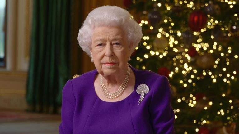 Queen's Christmas message: 'You are not alone' - Monarch says she feels ...