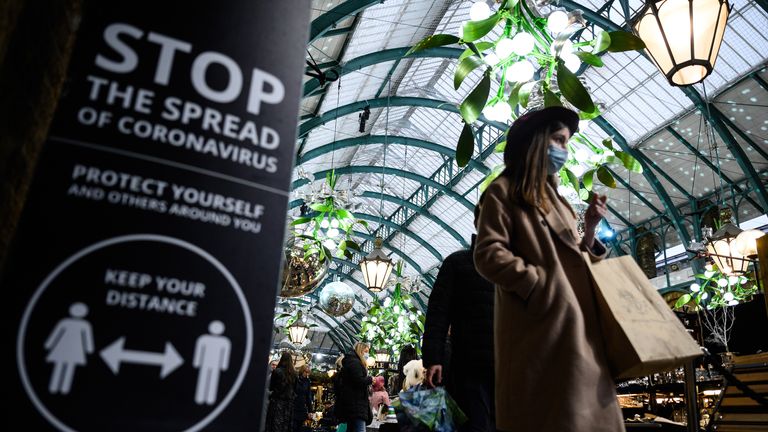 LONDON, ENGLAND - DECEMBER 14: Shoppers browse the stalls in Covent Garden, as talk continues of London entering into &#39;Tier 3&#39; of the pandemic-control system, on December 14, 2020 in London, England. In &#39;Tier 3&#39; of England&#39;s pandemic-control measures, restaurants and pubs will be limited to takeaway and delivery, although shops are allowed to remain open. (Photo by Leon Neal/Getty Images)