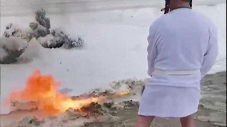 Man uses flamethrower to clear snow from driveway in Kentucky