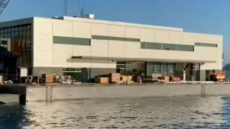 San Francisco unveils what is believed to be the world&#39;s first floating fire station