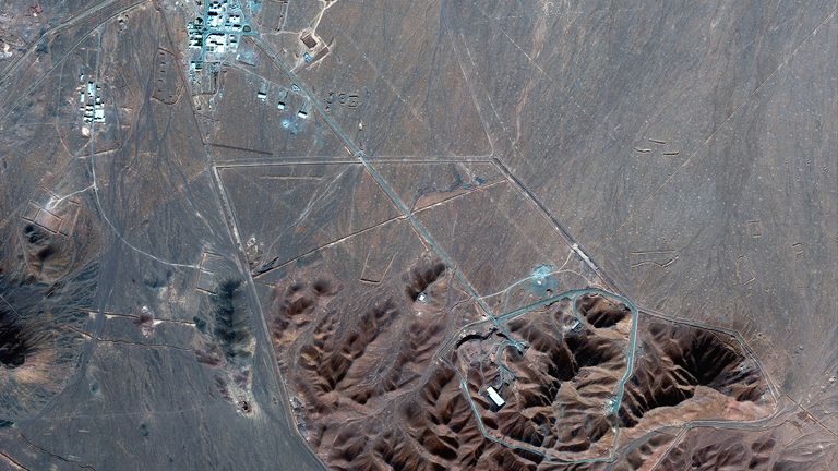 İran'ın Fordo nükleer sahası.  Resim: Maxar Technologies/AP