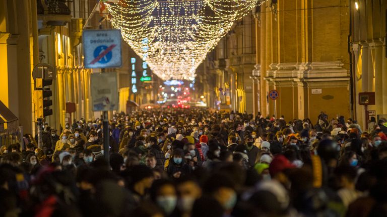 The streets of Bologna were packed ahead of a ban on travelling between Italy&#39;s regions