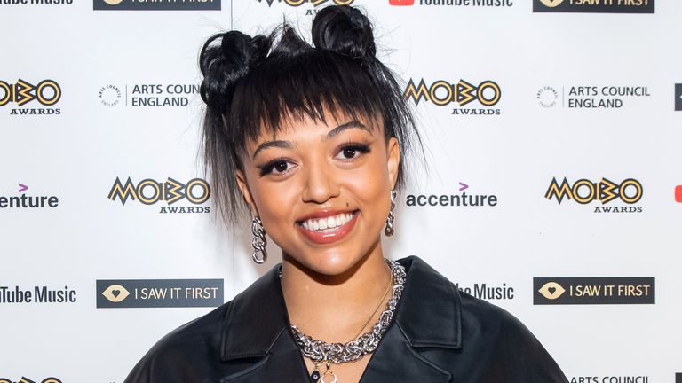 Leicester-born singer Mahalia won both best female and R&B/soul act