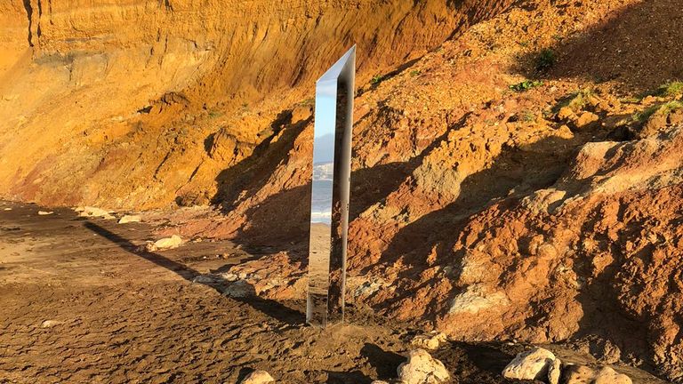 Spain: New metal monolith appears in the ruins of a church in Ayllon Skynews-monolith-isle-of-wight_5197549
