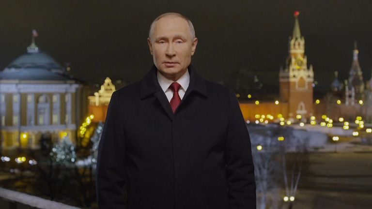 تمنى فلاديمير بوتين لأبنائه عامًا جديدًا أكثر إشراقًا على الرغم من مصاعب الوباء.  (صورة: AP)