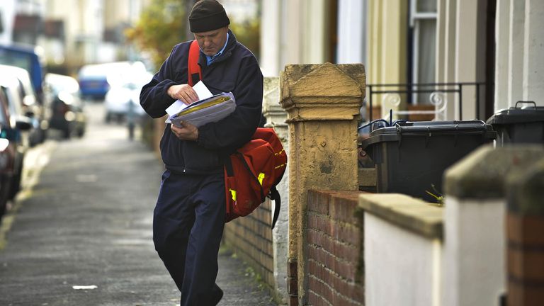 Royal Mail&#39;s guaranteed pre-Christmas special delivery for 23 December has been scrapped