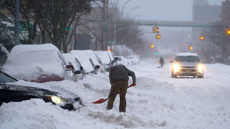 Snow falls during a Nor&#39;easter storm amid the coronavirus disease (COVID-19) pandemic in New York
Snow falls during a Nor&#39;easter storm amid the coronavirus disease (COVID-19) pandemic in New York City, New York, U.S., December 17, 2020. REUTERS/David &#39;Dee&#39; Delgado REFILE - CORRECTING LOCATION
