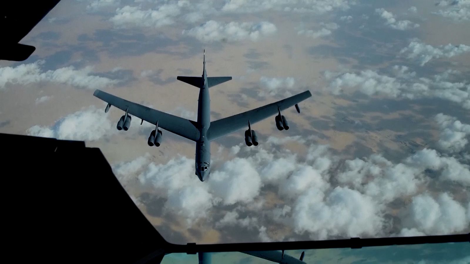 US B 52 bomber refuels mid air amid tensions with Iran World News