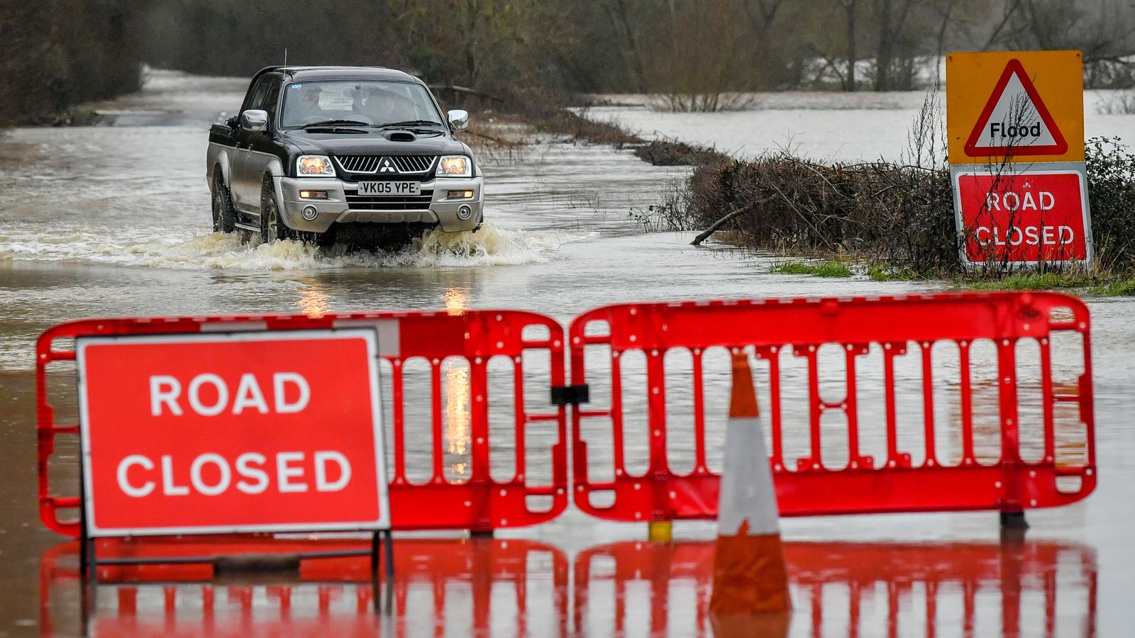 UK Weather: 'Messy Mix' Of Snow, Ice And Rain Warnings In Force For ...