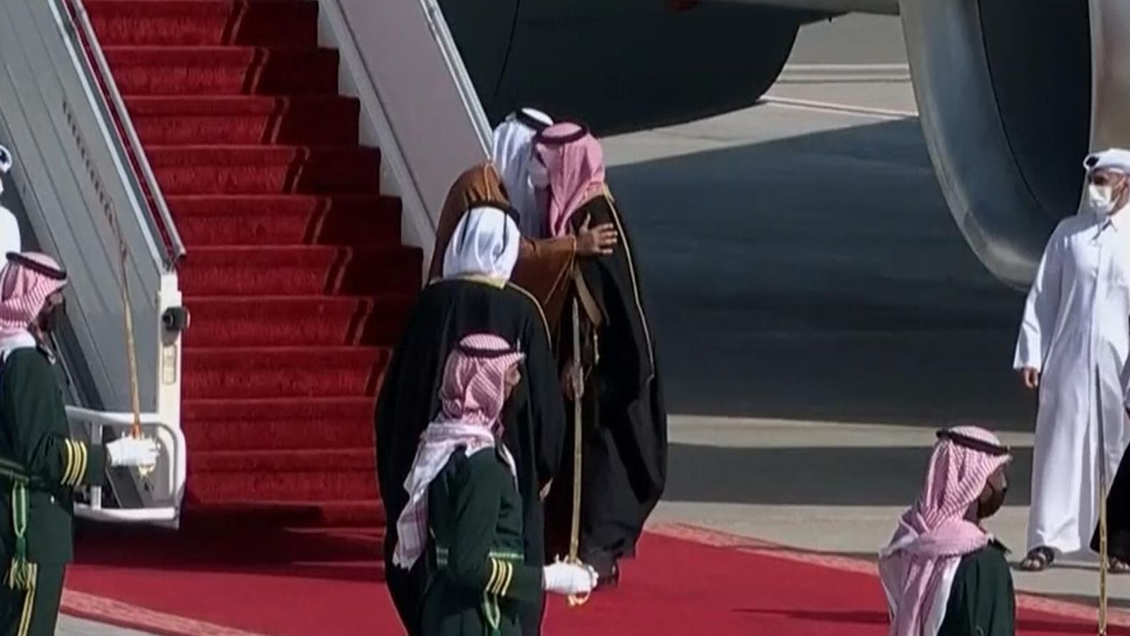 Генерал заметил в лице супруги на этот. Саудовская Аравия женщины. Саудовская Аравия свадьба. Катар эмираты Саудовская Аравия.